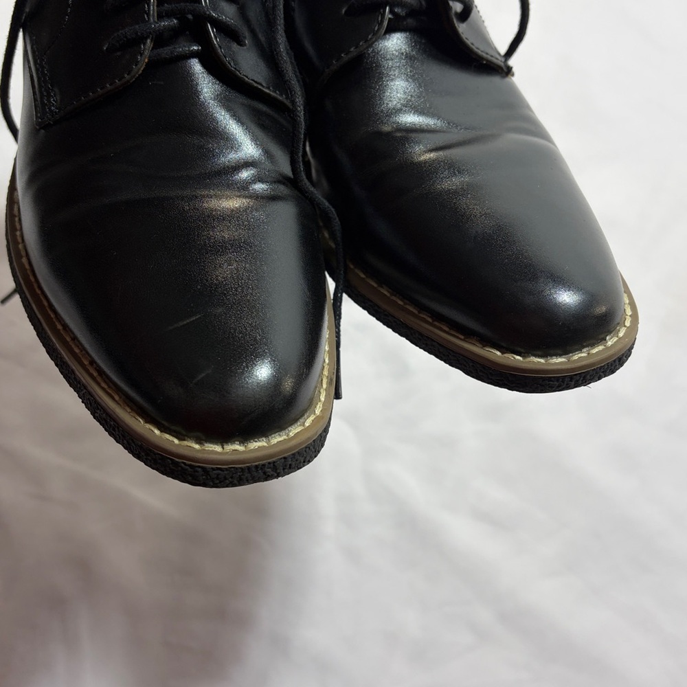 Boys black dress shoes size 4.5 - Picture 3 of 6